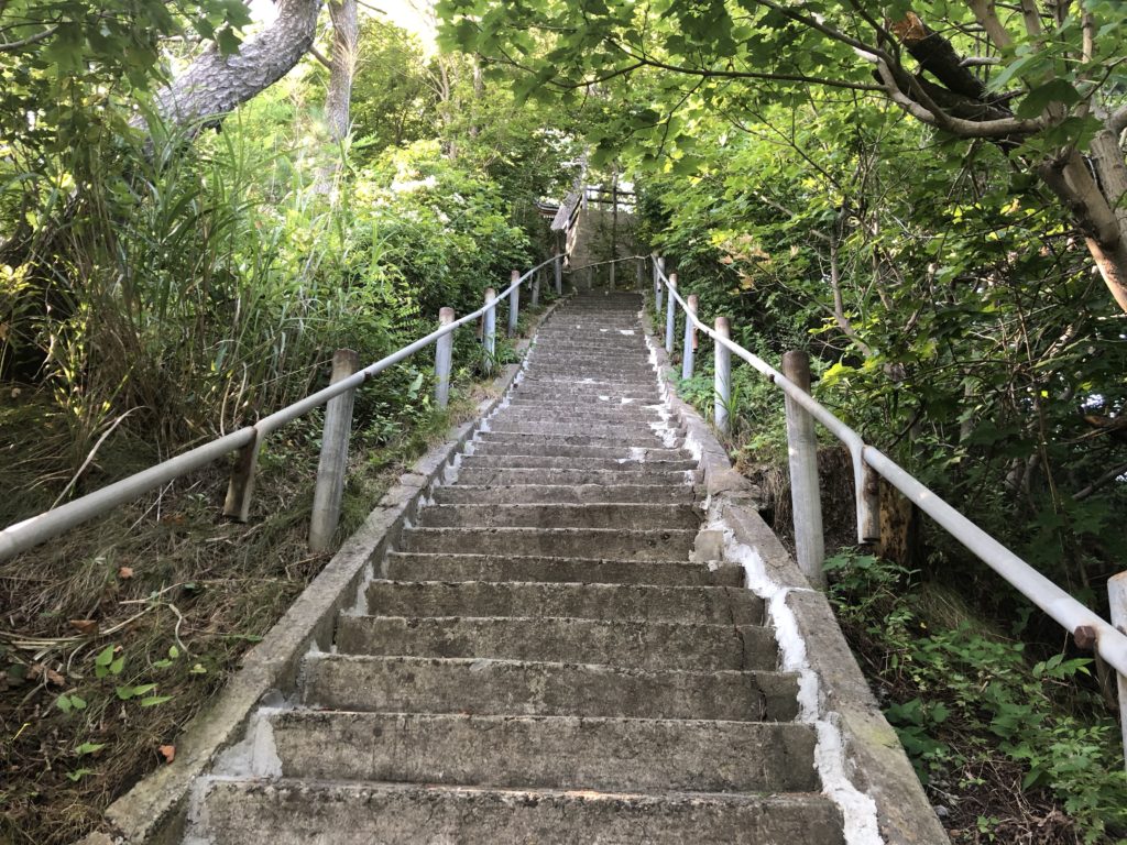 『白山島』白山神社への階段