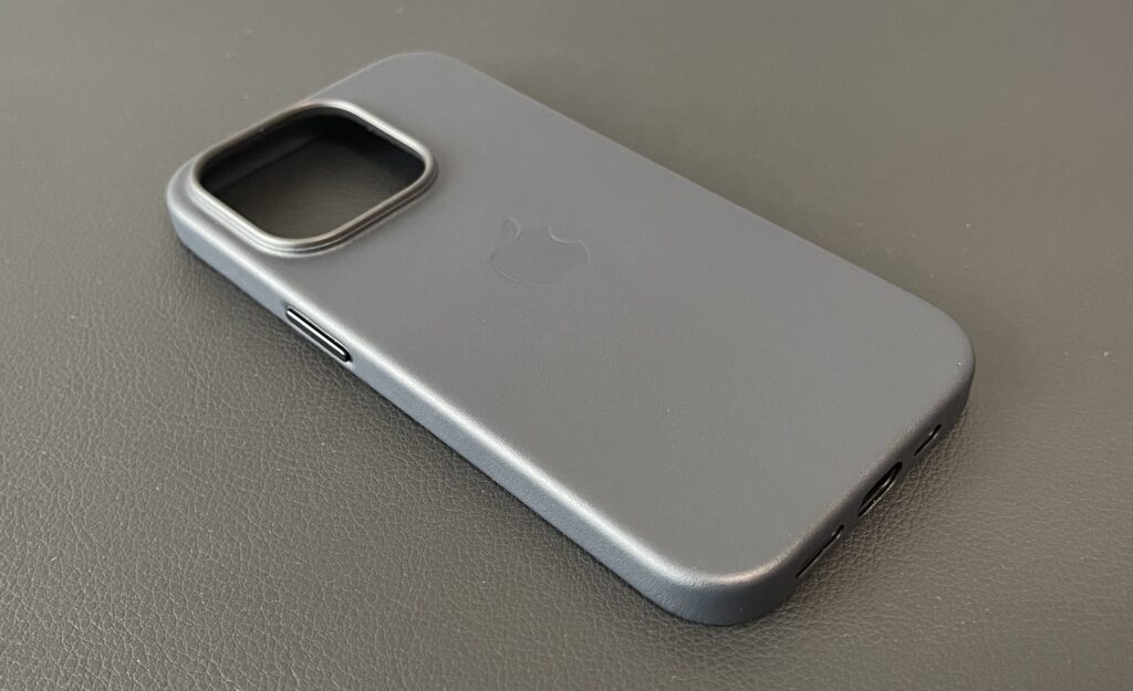 レビュー】Apple『iPhone14 Pro用 MagSafe対応レザーケース』純正ゆえ 